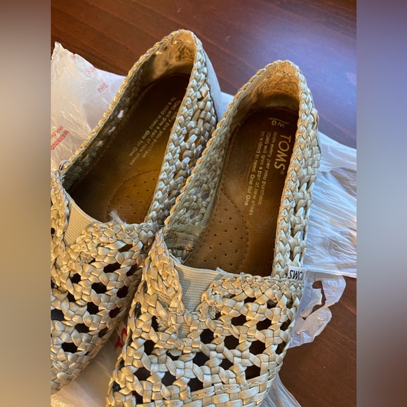 Toms Braided Silver Slipon Flats US6 - Picture 4 of 8